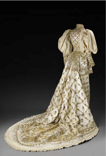 Costume de mariage. Le Caire, Égypte. 1880. Satin, cannetilles, fils métalliques dorés (?). © musée du quai Branly – Jacques Chirac, photo Pauline Guyon